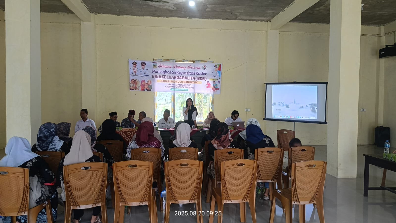 meningkatkan kapasitas kader Bina keluarga balita( BKB)